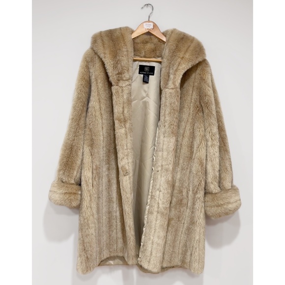 Alpine Studio Women's Beige/Tan Faux Fur Coat Size Small - Picture 1 of 9